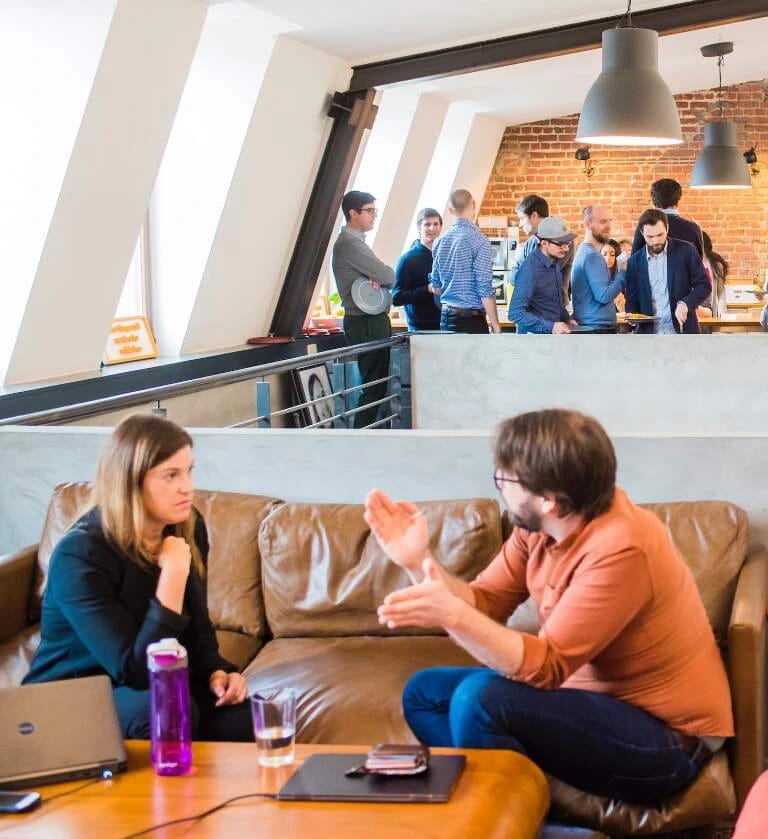 Lounge mit Büroküche